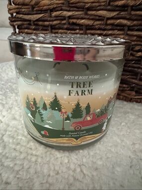 Bath & Body Works 3 Wick Candle Tree Farm